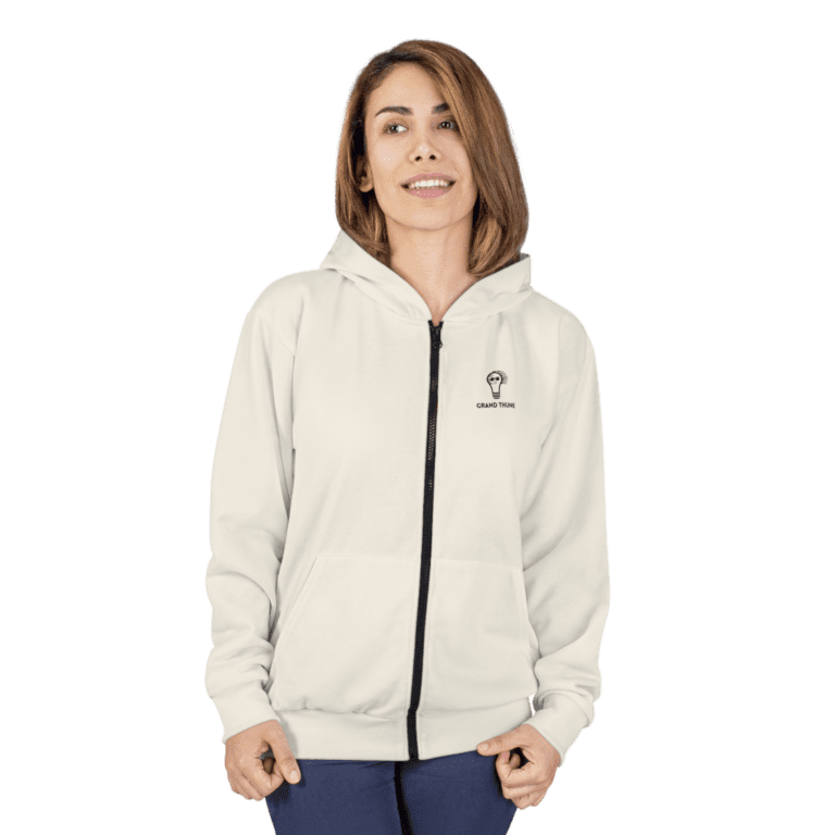 Nature Moderne Hooded Jacket worn by a woman