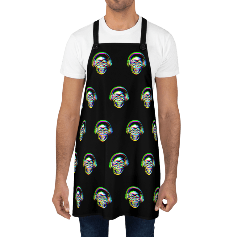 Monkeyhead apron worn by a man.